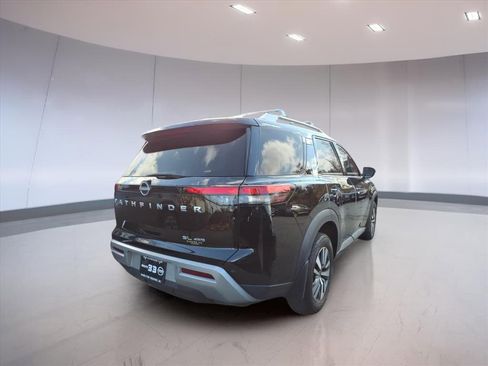 Used 2024 Nissan Pathfinder SL image 4