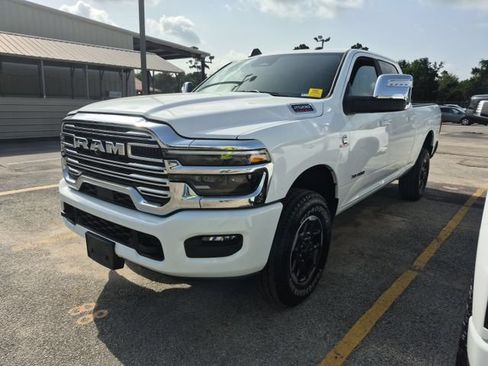 Used 2026 RAM 2500 Laramie AWD/4WD image 1
