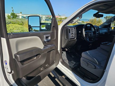 Used 2018 GMC Sierra 3500 4x4 Crew Cab image 37