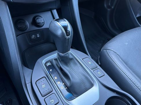 Used 2017 Hyundai Santa Fe SE image 23