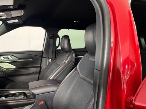 Used 2025 Ford Explorer ST image 15