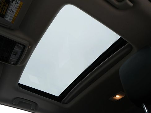 Used 2022 Toyota 4Runner SR5 Premium w/ Moonroof Package AWD/4WD image 24
