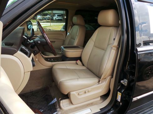 Used 2013 Cadillac Escalade EXT Luxury AWD/4WD image 7