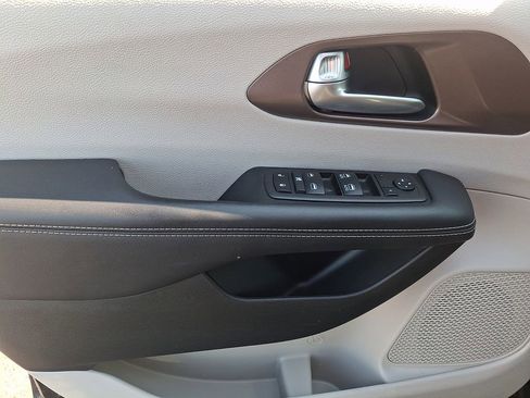 Used 2024 Chrysler Voyager LX FWD image 13