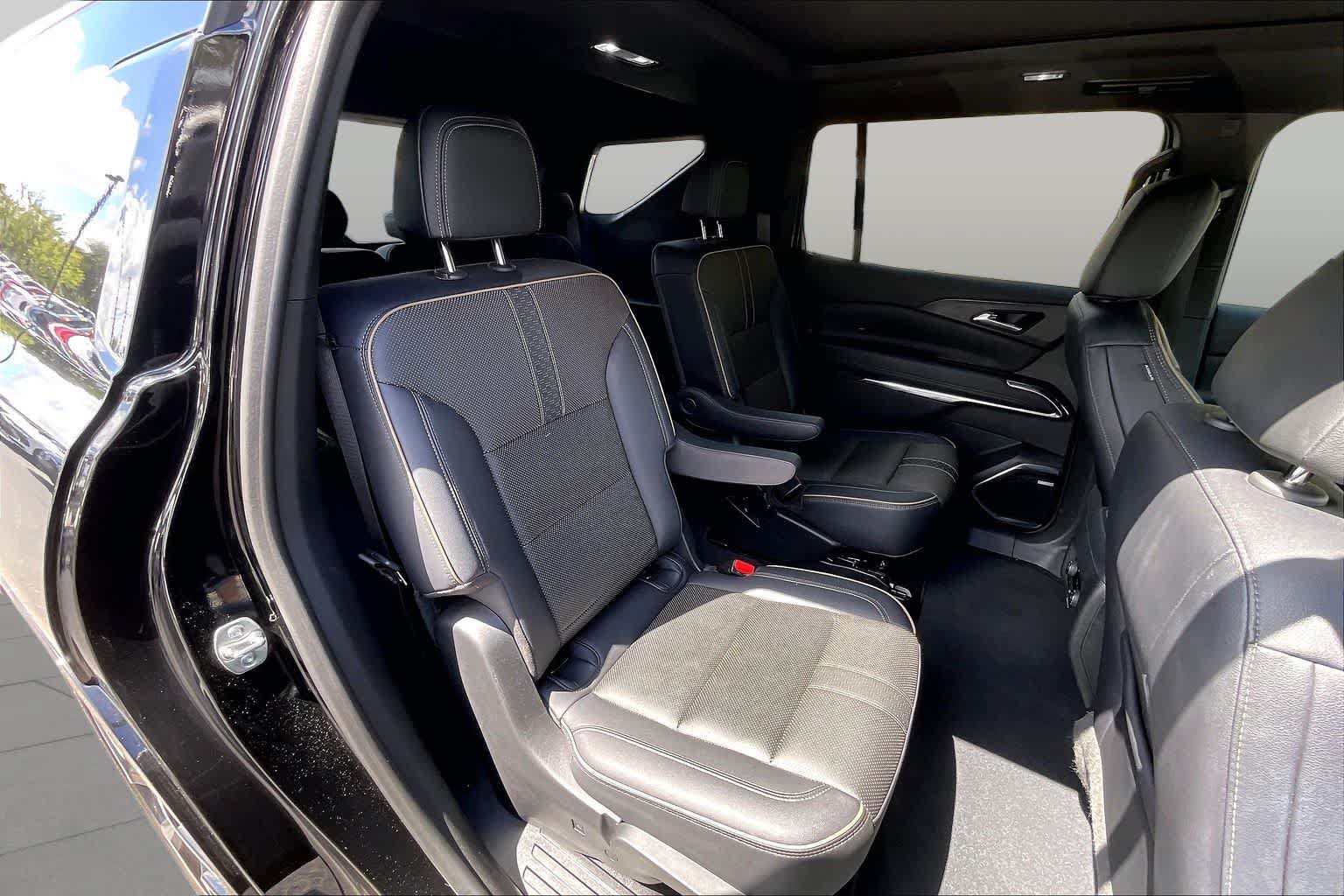 Used 2025 Chevrolet Traverse High Country w/ LPO, Floor Liner Package FWD image 74