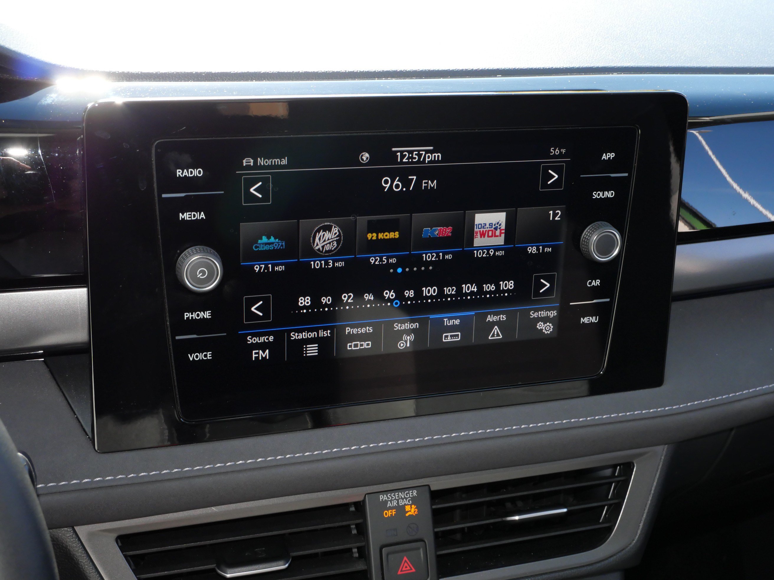 Certified 2025 Volkswagen Taos SE AWD/4WD image 22