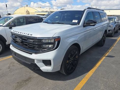 Used 2025 Ford Expedition Max Platinum w/ Stealth Appearance Package AWD/4WD image 2