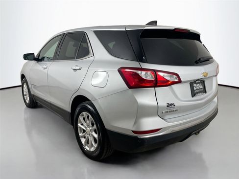 Used 2018 Chevrolet Equinox LT image 10