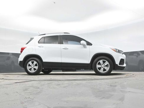 Used 2019 Chevrolet Trax LT w/ LT Convenience Package FWD image 46