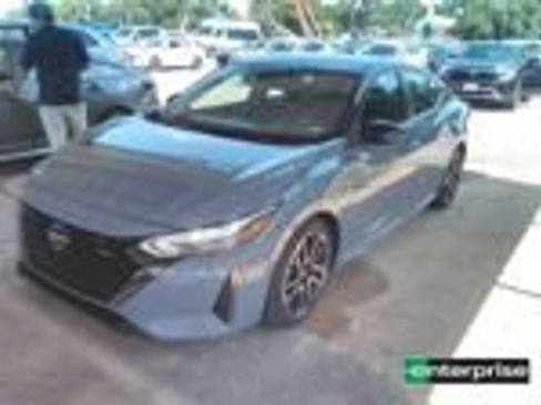 Used 2025 Nissan Sentra SR FWD image 1