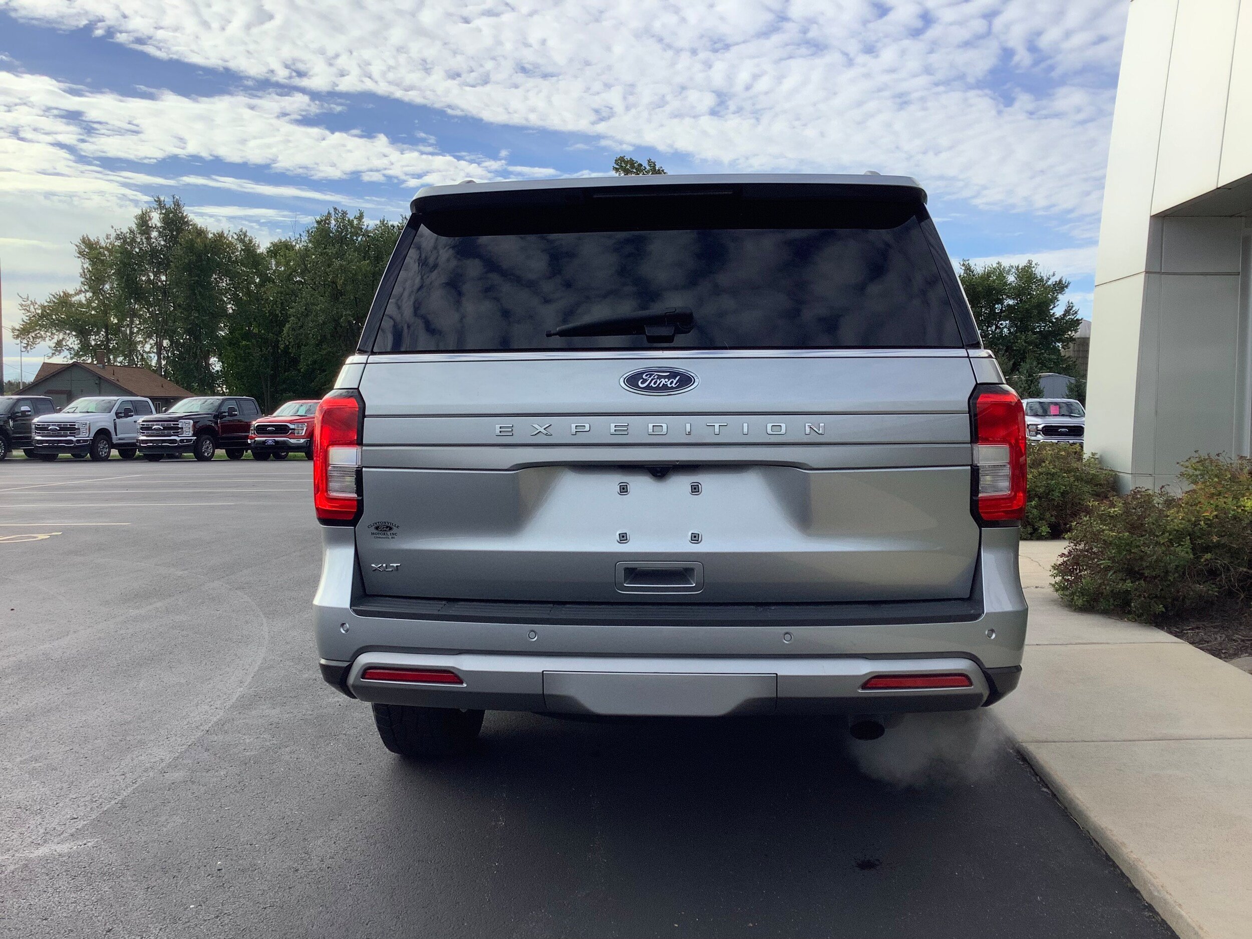 Used 2024 Ford Expedition XLT AWD/4WD image 5