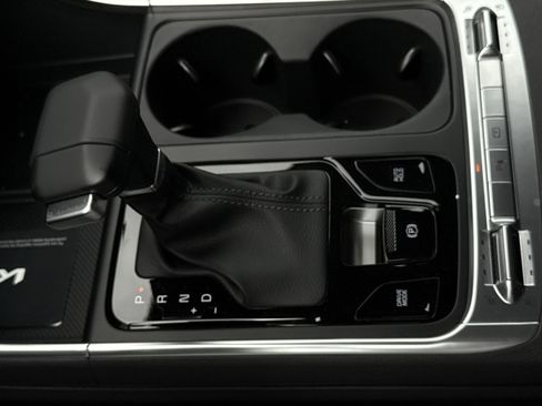 New 2026 Kia Carnival SX w/ SX Dark Edition Package FWD image 30