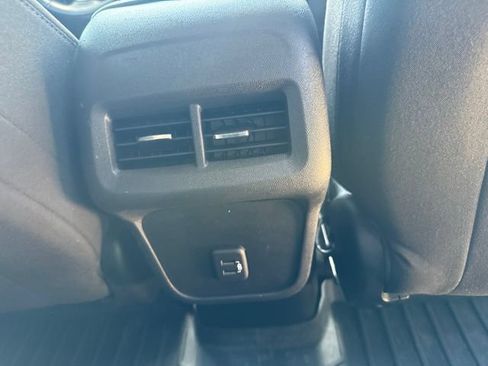 Used 2019 Chevrolet Equinox LT FWD image 16