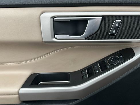 Used 2023 Ford Explorer XLT w/ Equipment Group 202A image 11