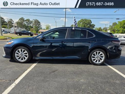 Used 2021 Toyota Camry LE FWD image 5