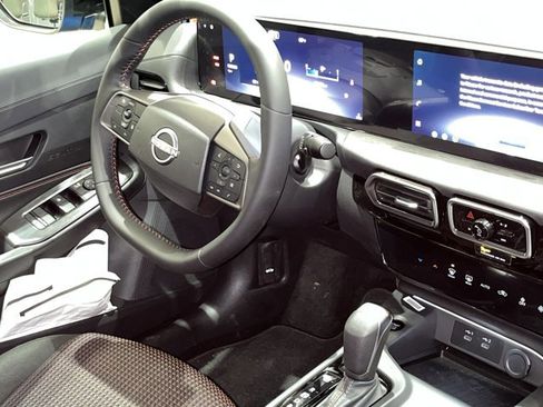 New 2026 Nissan Sentra SR w/ Floor Mat Package FWD image 24