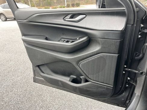 Used 2023 Jeep Grand Cherokee L Laredo image 13