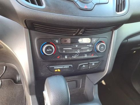 Used 2018 Ford Escape SE image 12