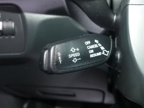 Used 2018 Audi Q3 2.0T Premium image 34