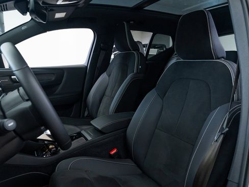 Used 2023 Volvo XC40 Recharge Ultimate image 18