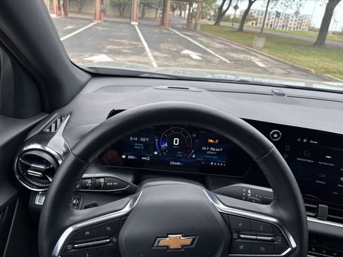 Used 2025 Chevrolet Equinox LT AWD/4WD image 29