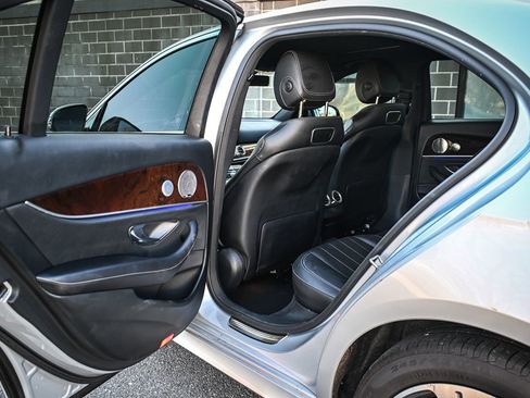 Used 2018 Mercedes-Benz E 300 4MATIC w/ Premium 1 Package image 12