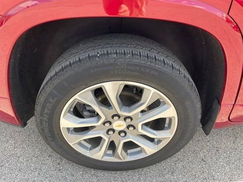 Used 2021 Chevrolet Traverse Premier FWD image 33