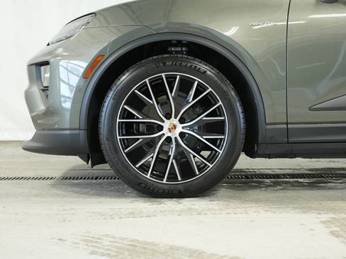 New 2026 Porsche Macan 4 Electric image 40