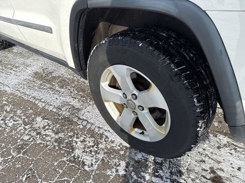 Used 2011 Jeep Grand Cherokee Laredo image 23