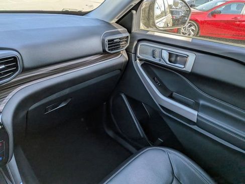 Used 2023 Ford Explorer Limited image 18