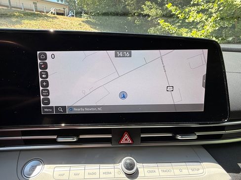 Used 2023 Hyundai Elantra Limited FWD image 21