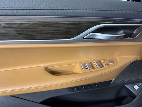 Used 2022 BMW 750i xDrive image 18