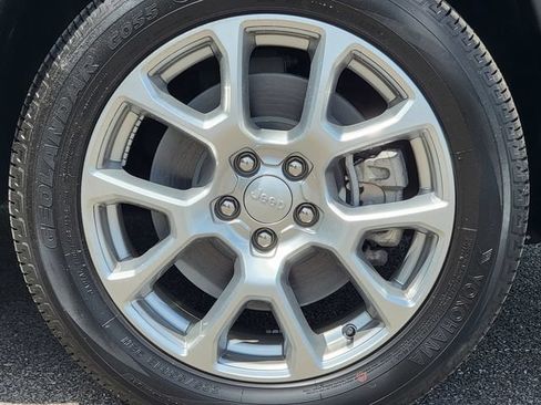 Certified 2024 Jeep Compass Latitude AWD/4WD image 17