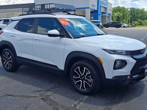 Used 2023 Chevrolet TrailBlazer ACTIV FWD image 2