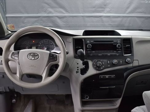 Used 2012 Toyota Sienna LE FWD image 8
