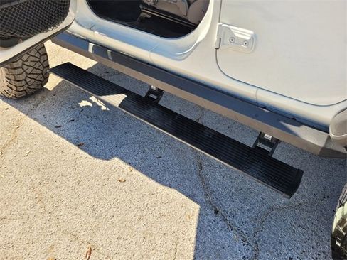 Certified 2018 Jeep Wrangler Unlimited Rubicon image 21