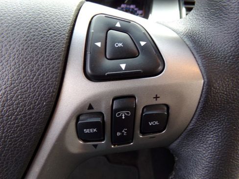 Used 2016 Ford Taurus SEL image 40