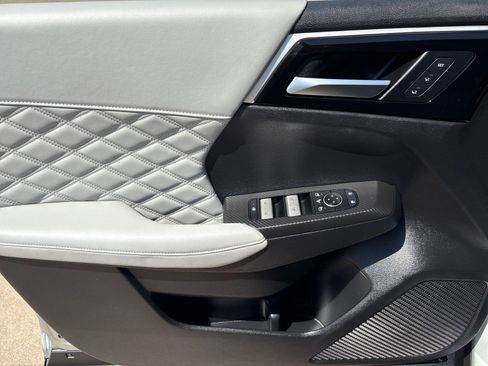 Used 2024 Mitsubishi Outlander 4WD Plug-In Hybrid image 15