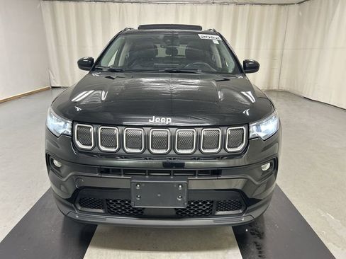 Used 2022 Jeep Compass Latitude w/ Sun and Sound Group AWD/4WD image 3