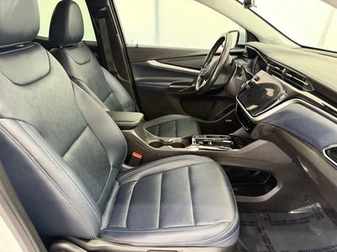 Used 2023 Chevrolet Bolt EUV Premier w/ Sun & Sound Package image 18