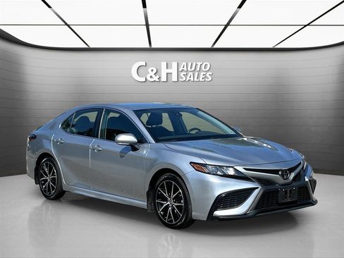 Used 2024 Toyota Camry SE w/ Cold Weather Package FWD image 3