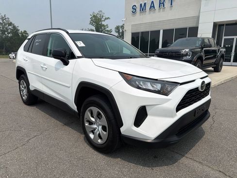 Used 2021 Toyota RAV4 LE AWD/4WD image 2