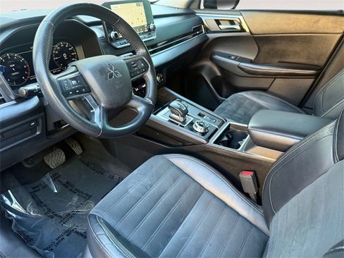 Used 2022 Mitsubishi Outlander SE image 16