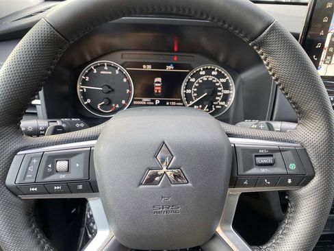 New 2026 Mitsubishi Outlander SE image 16