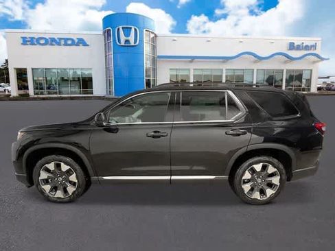 Used 2026 Honda Pilot Touring image 2