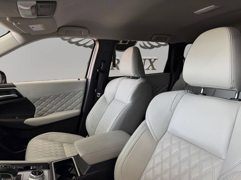 Used 2024 Mitsubishi Outlander SEL AWD/4WD image 9