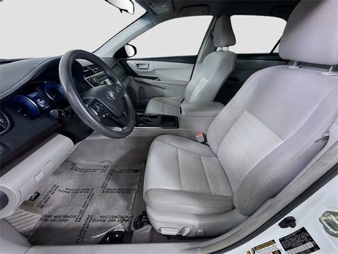 Certified 2017 Toyota Camry LE image 19