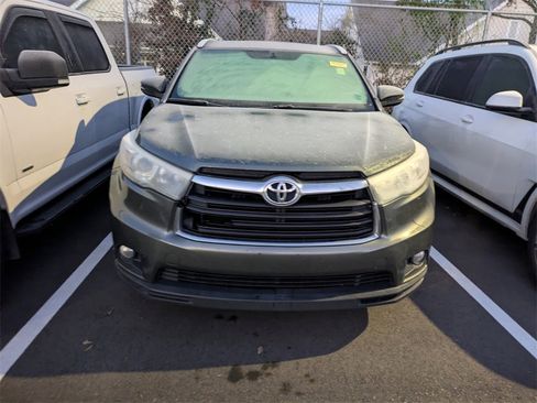 Used 2015 Toyota Highlander XLE image 2