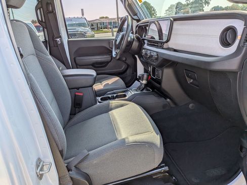 Used 2024 Jeep Wrangler Unlimited Sport AWD/4WD image 21