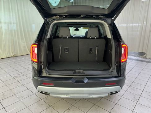 Certified 2023 GMC Acadia SLT w/ Technology Package AWD/4WD image 8